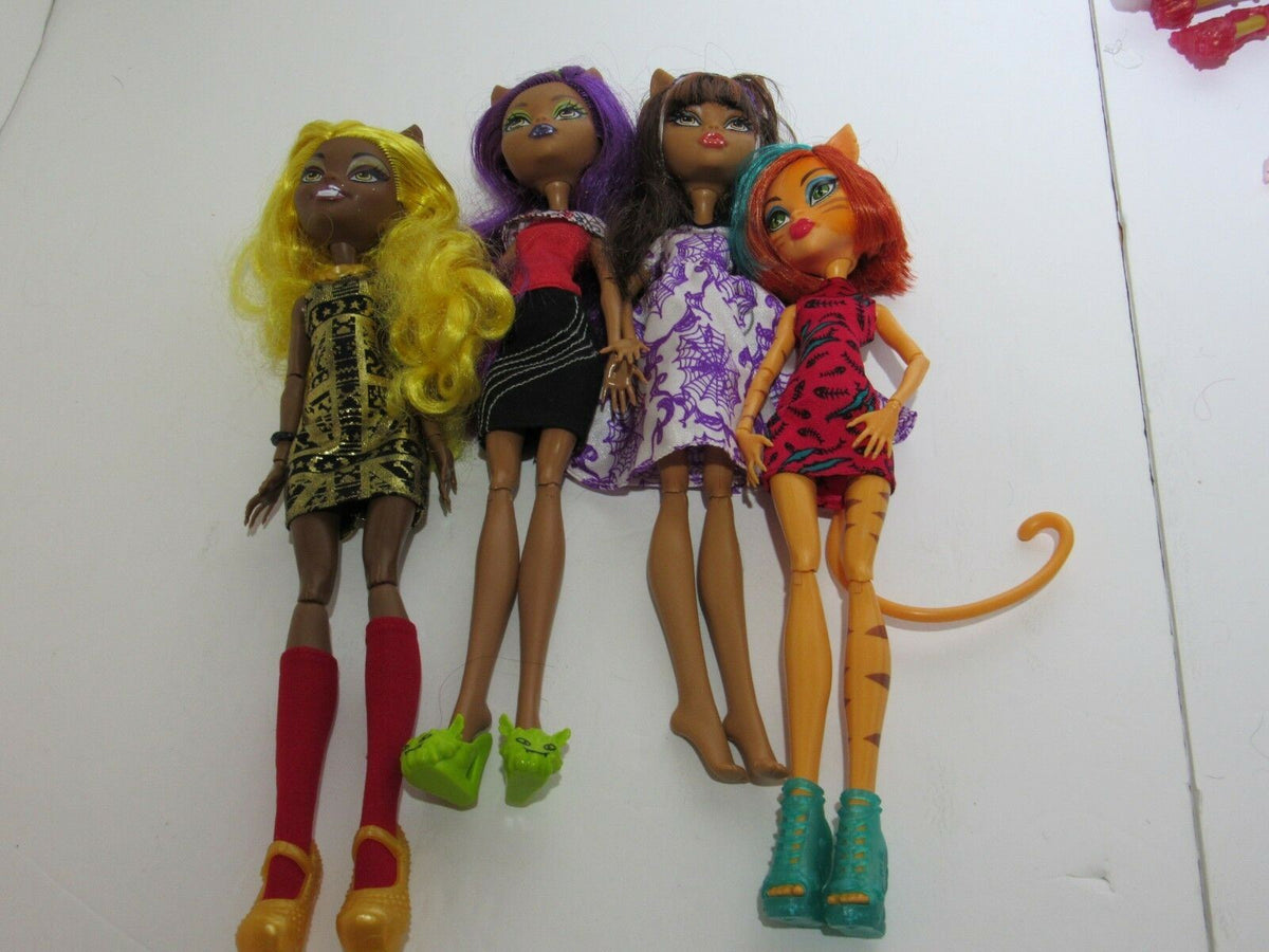 Monster High Huge Lot 46 Dolls + accessories EXTRA outfits, shoes, Horse & Case