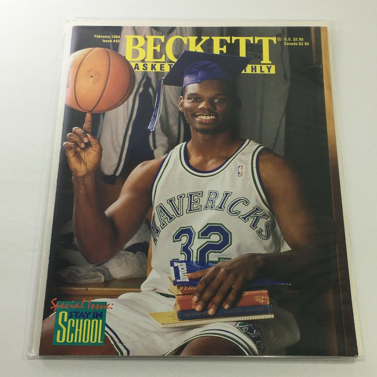 Beckett Basketball Monthly February 1994 Issue #43 featuring Mavericks player Jamal Mashburn, celebrating graduation with a basketball and books