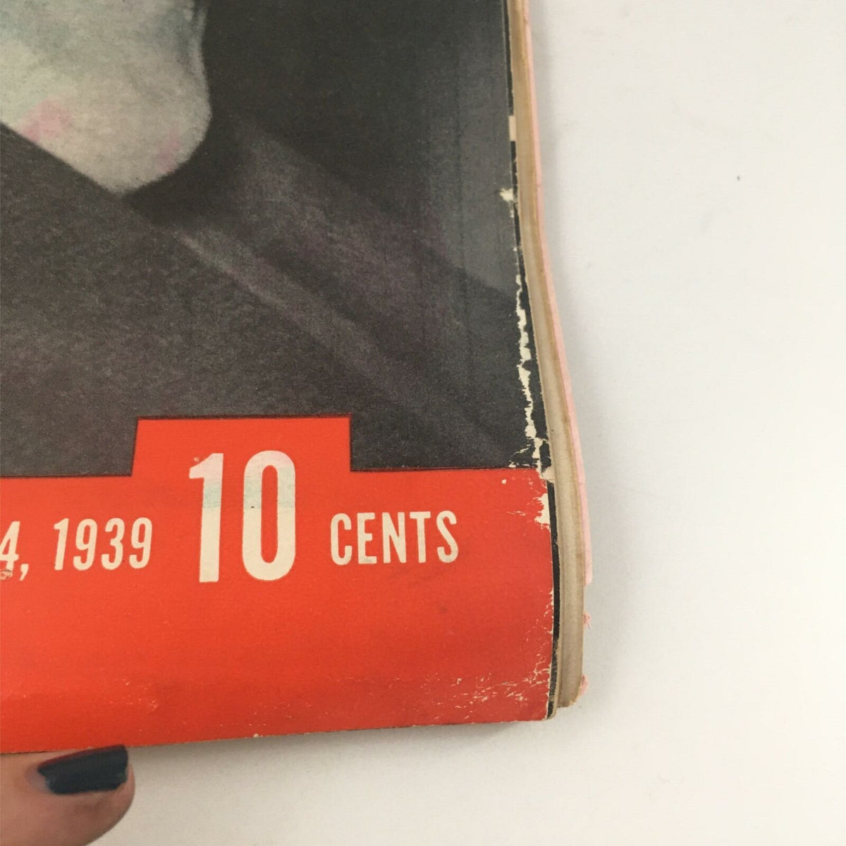 Close-up of the corner of VTG Life Magazine April 24, 1939, showing the price of 10 cents and the publication date, highlighting its vintage condition.