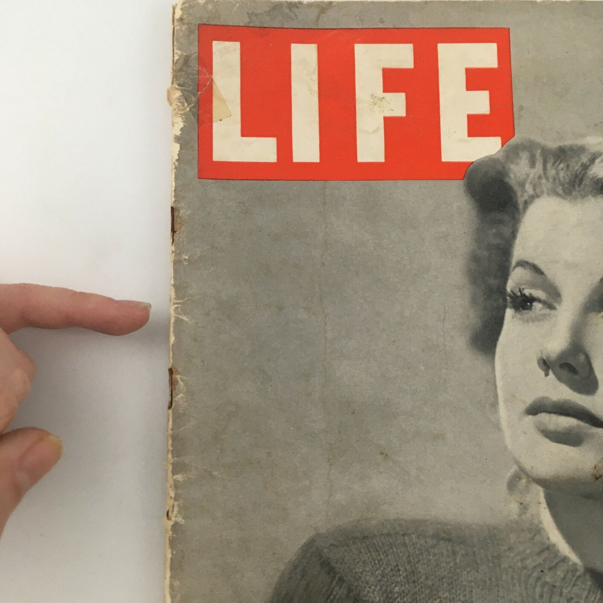 Side view of the VTG Life Magazine July 24, 1939, highlighting the magazine's title and edges, with a focus on the vintage design and Ann Sheridan's portrait.