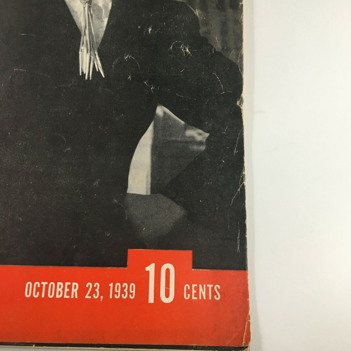 Detail from the VTG Life Magazine October 23 1939 Cover showing the date and price of 10 cents, emphasizing its collectible nature and historical significance.