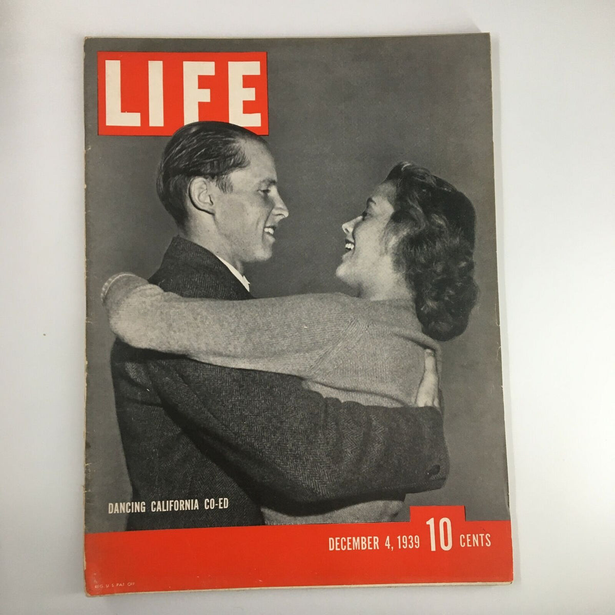 Cover of VTG Life Magazine December 4, 1939 featuring 'The Dancing California Co-Ed', depicting a couple happily embracing.