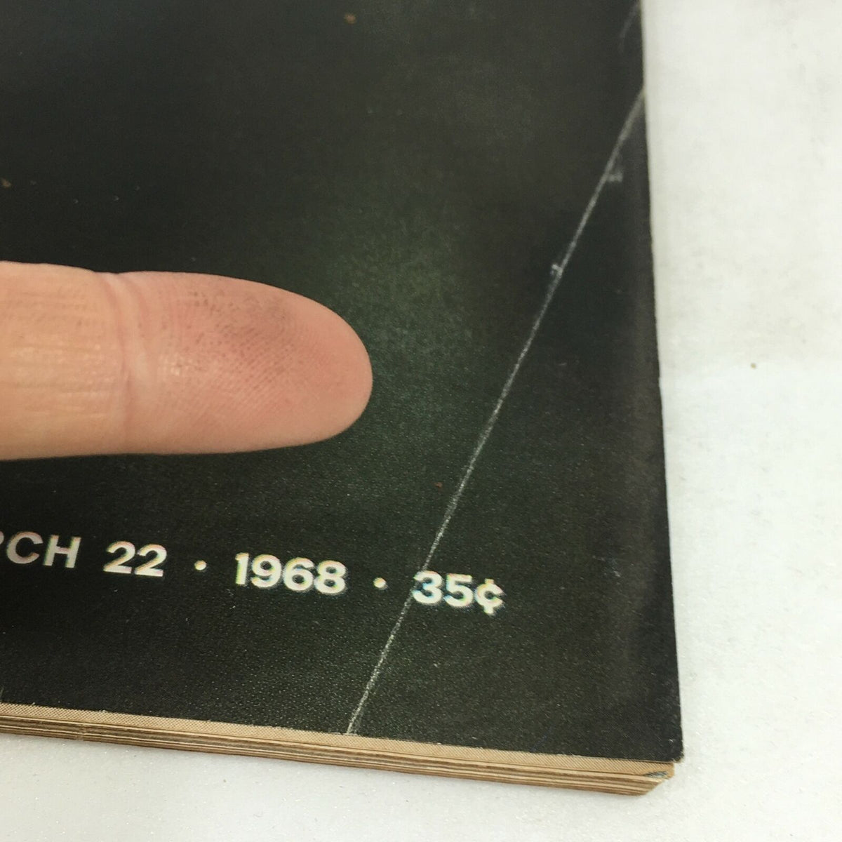 Close-up image of the date and price on the cover of VTG Life Magazine March 22 1968, showing 'MARCH 22 1968 . 35¢' and highlighting its collectible nature.