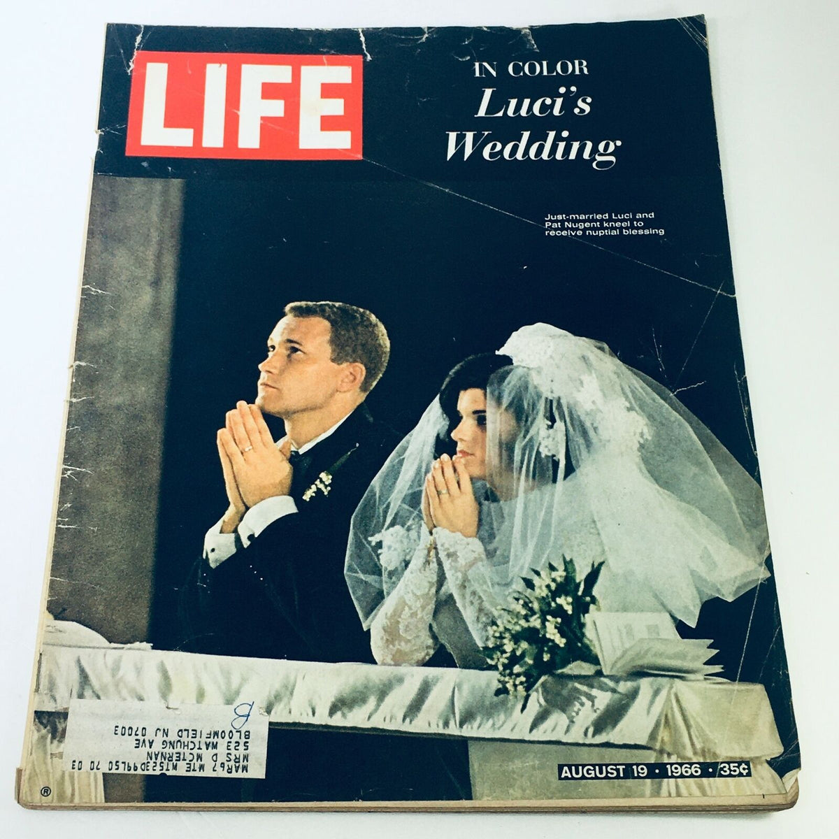 VTG Life Magazine August 19 1966 featuring the wedding of Luci Baines Johnson and Patrick John Nugent on the cover, showcasing a photograph of the couple in prayer at their wedding ceremony.