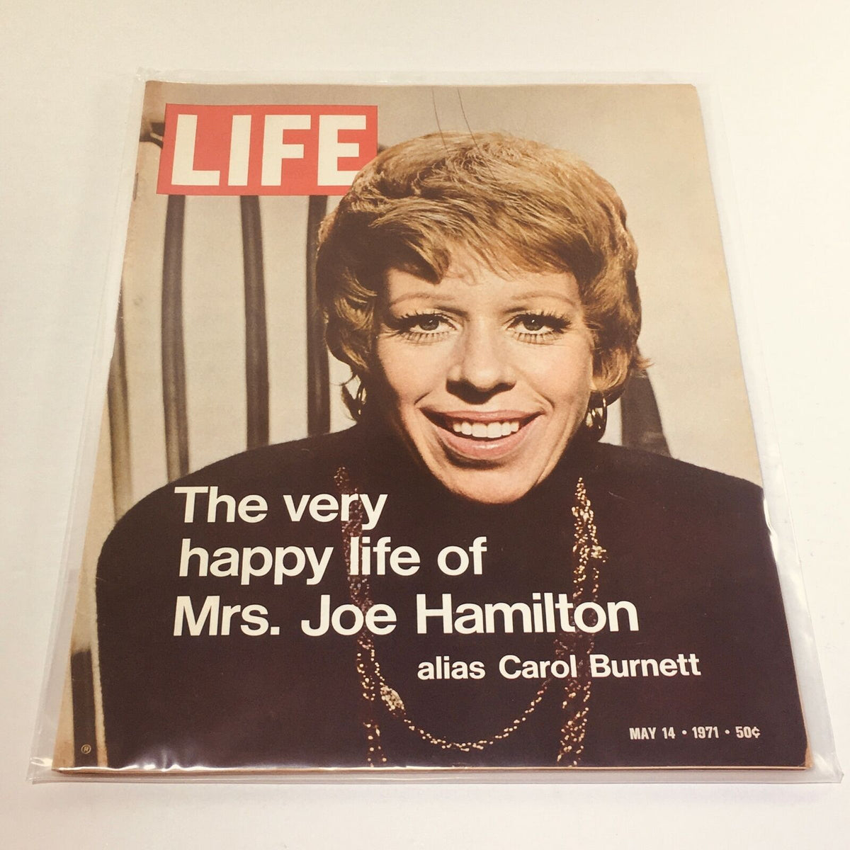 Cover of VTG Life Magazine dated May 14, 1971, featuring Carol Burnett, also known as Mrs. Joe Hamilton, with the headline 'The very happy life of Mrs. Joe Hamilton'.