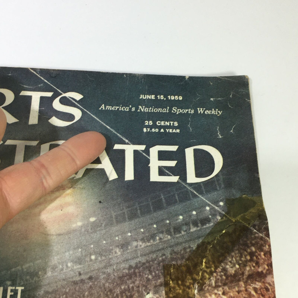 Close-up of the top section of the VTG Sports Illustrated Magazine June 15 1959, highlighting the date and pricing details.