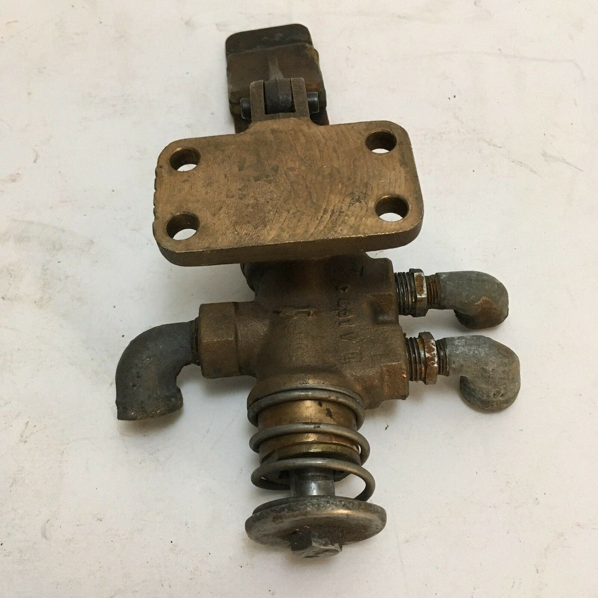 NEW BELLOWS VALVAIR MANUAL VALVE 15-24-50A c1220 b1261 displaying the top side of the valve featuring the mounting plate and connectors.