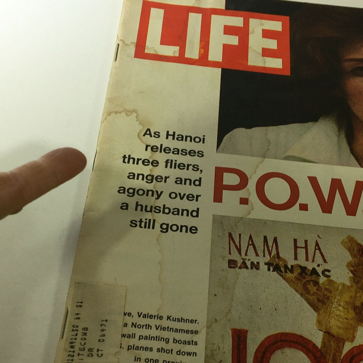 Close-up of the cover of VTG Life Magazine September 29, 1972 highlighting the article on P.O.W. Wife Valerie Krushner and related content.