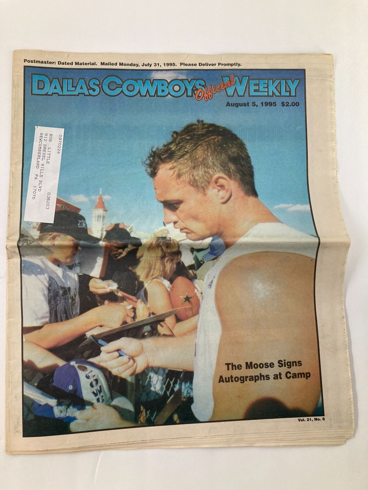 Dallas Cowboys Weekly Newspaper August 5 1995 Vol 21 #8 featuring Daryl 'Moose' Johnston signing autographs at training camp.