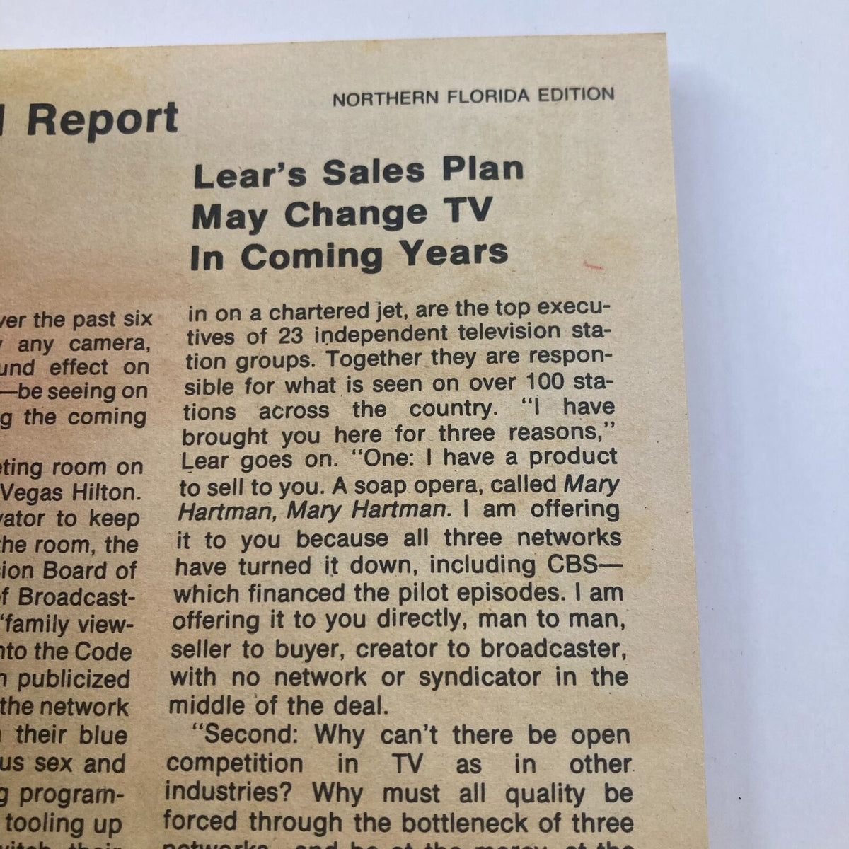 TV Guide Magazine September 6 1975 issue #1171 with an article on Lear's sales plan potentially changing TV in coming years, Northern Florida Edition.