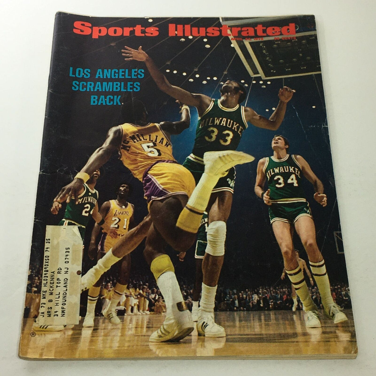 Cover of Sports Illustrated: April 24 1972 - Los Angeles Scrambles Back, featuring players in action on the basketball court.