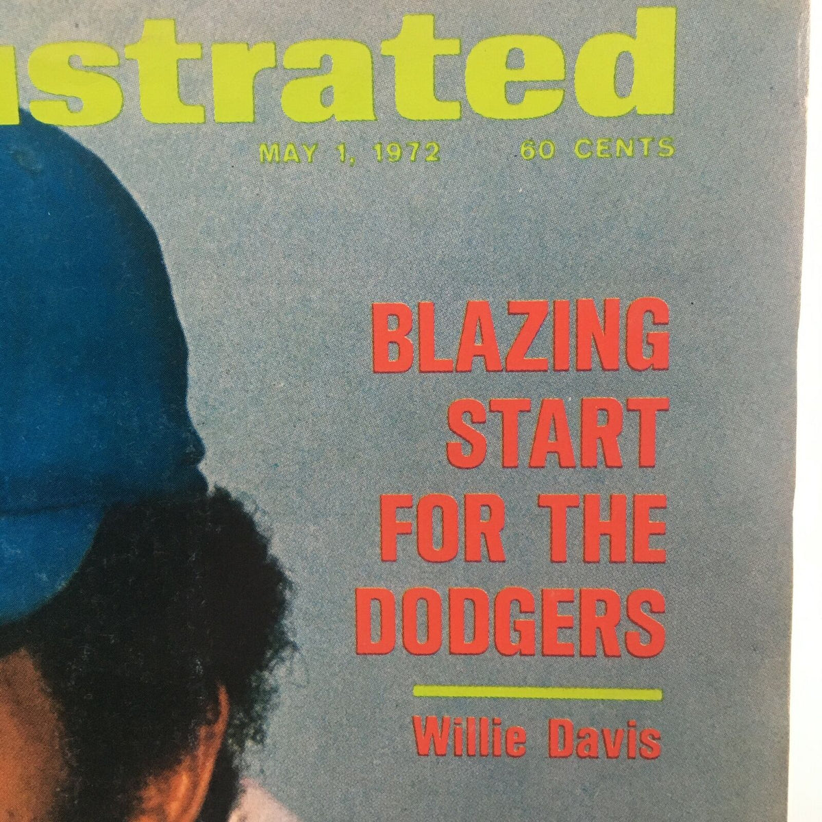 Close-up of the Sports Illustrated magazine cover from May 1, 1972, highlighting the title 'VTG Sports Illustrated Magazine May 1 1972 Willie Davis Start for the Dodgers' alongside the phrase 'Blazing Start for the Dodgers'.