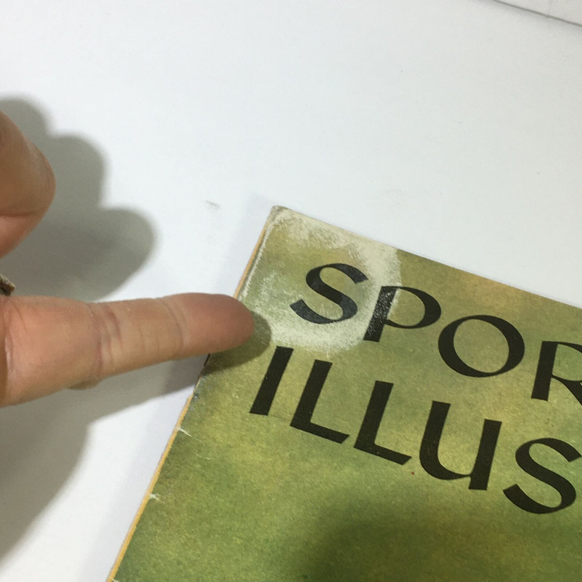 Close-up of the cover corner of the VTG Sports Illustrated Magazine September 7, 1959, showing wear on the title text.