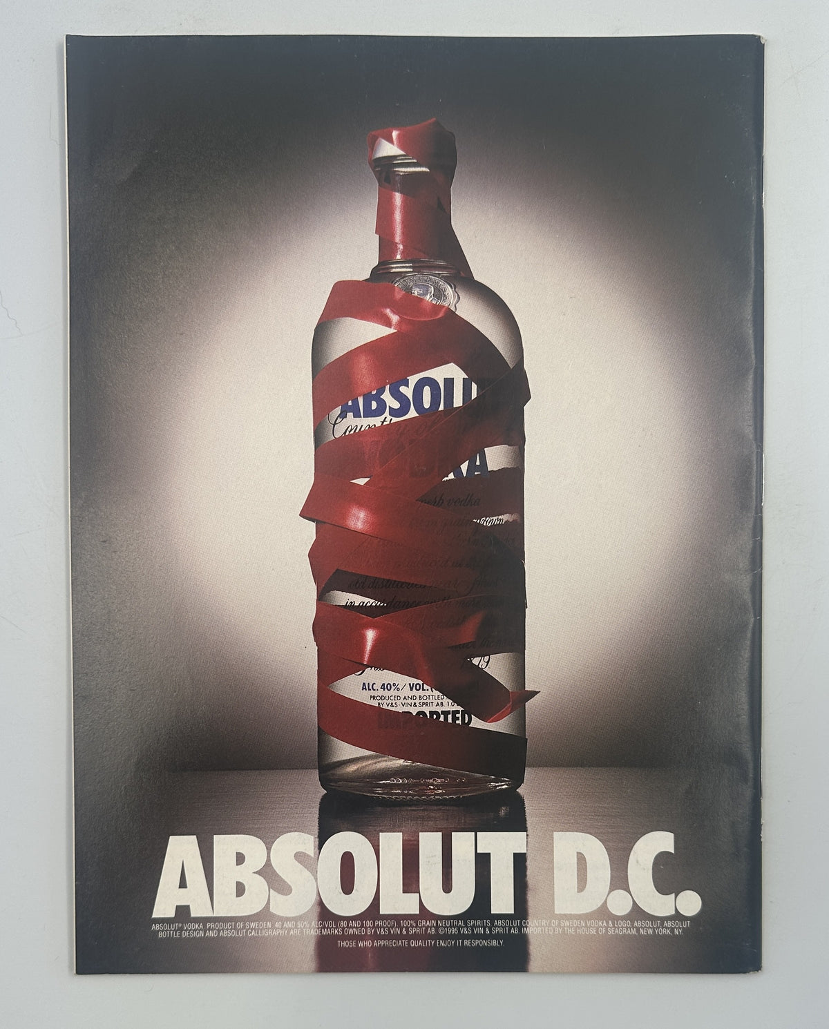 The New Yorker Magazine May 29, 1995 Traffic Jam Picnic Overpass Mark Ulriksen Cover VG, interior Absolut D.C. vodka advertisement showing a bottle wrapped in red lettering.