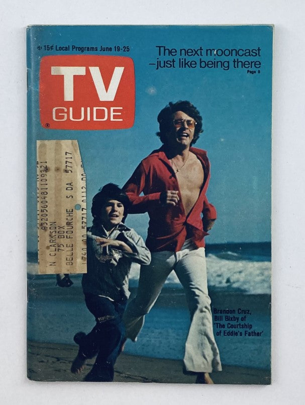 Cover of TV Guide Magazine June 19 1971 #951 featuring Brandon Cruz and Bill Bixby running on the beach, promoting the North Dakota edition.