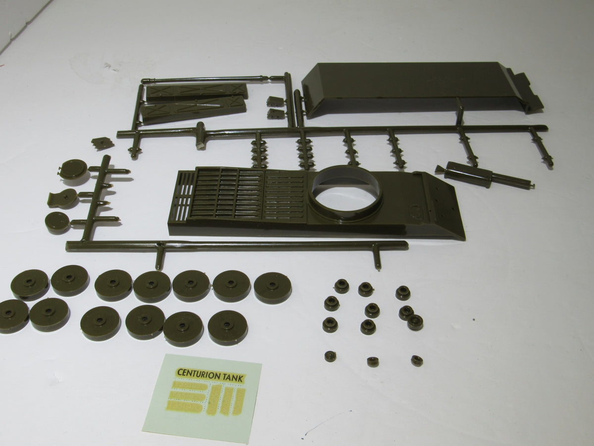 Vintage Famous Aurora Fighters 1/4" Scale Model Centurion Tank Kit# 300-129 NEW