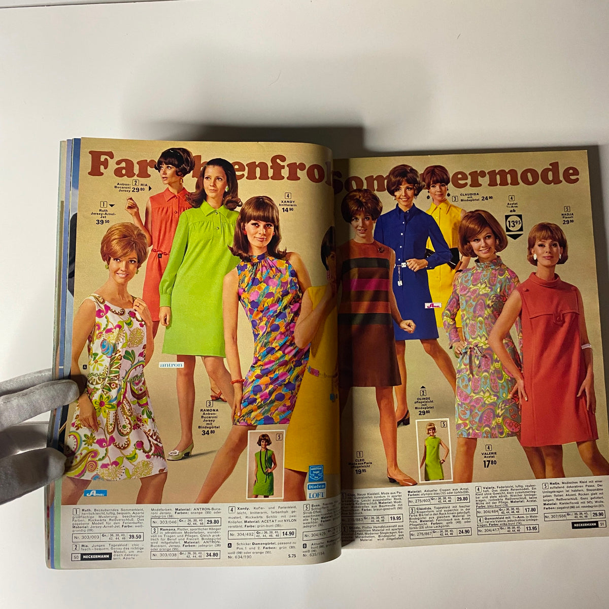 Another interior page of the 1968 Neckermann Sommer Catalog displaying a collection of colorful summer dresses modeled by women, highlighting the fashion diversity of the 1960s.