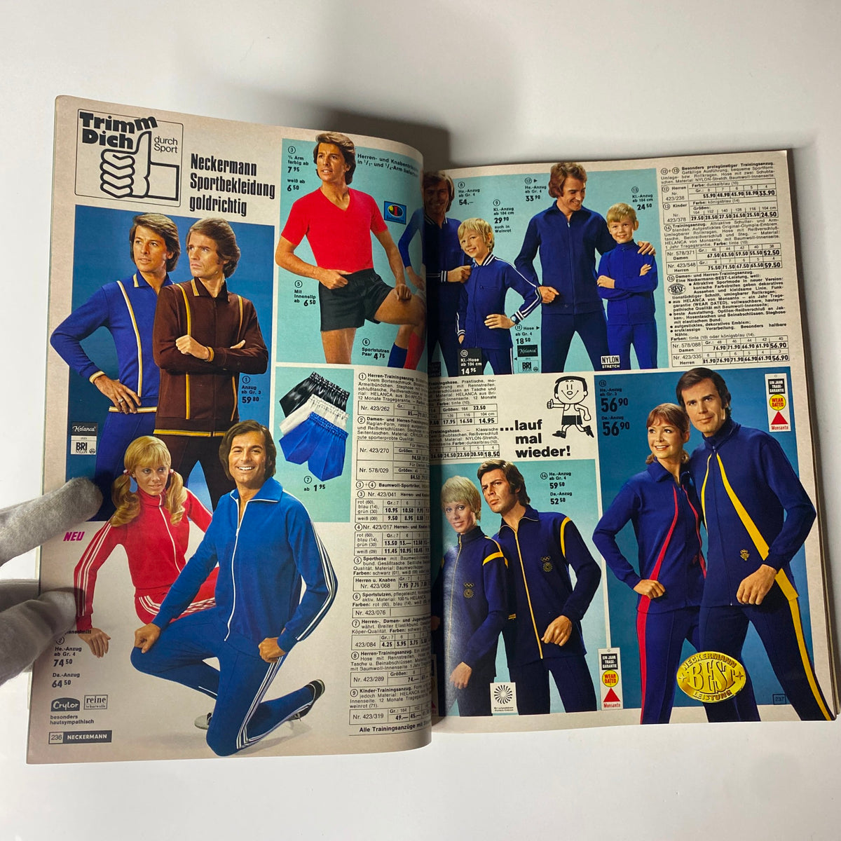 1972 Neckermann Sommer Catalog displaying activewear and leisure outfits, highlighting sports clothing options for men and women, reflecting the fitness culture of the 1970s.