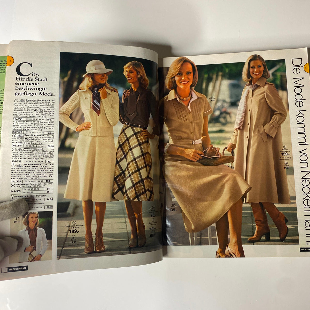 Inside spread of the 1978 August Neckermann Sommer Catalog showcasing summer fashion styles for women, including dresses and accessories, highlighting late-1970s trends.