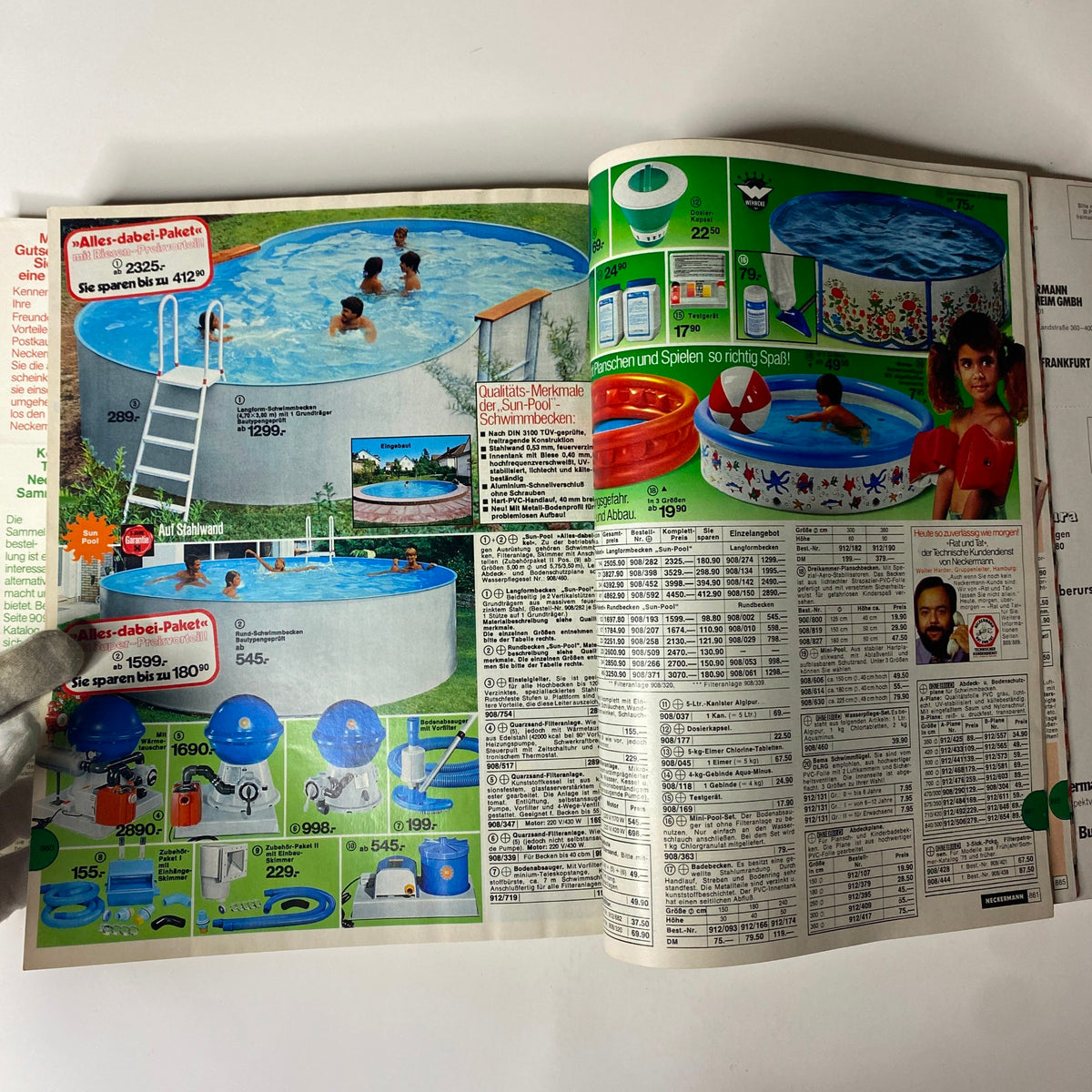 1978 August Neckermann Sommer Catalog presenting various swimming pools and accessories for summer fun. The image showcases recreational products popular in late-1970s Germany.