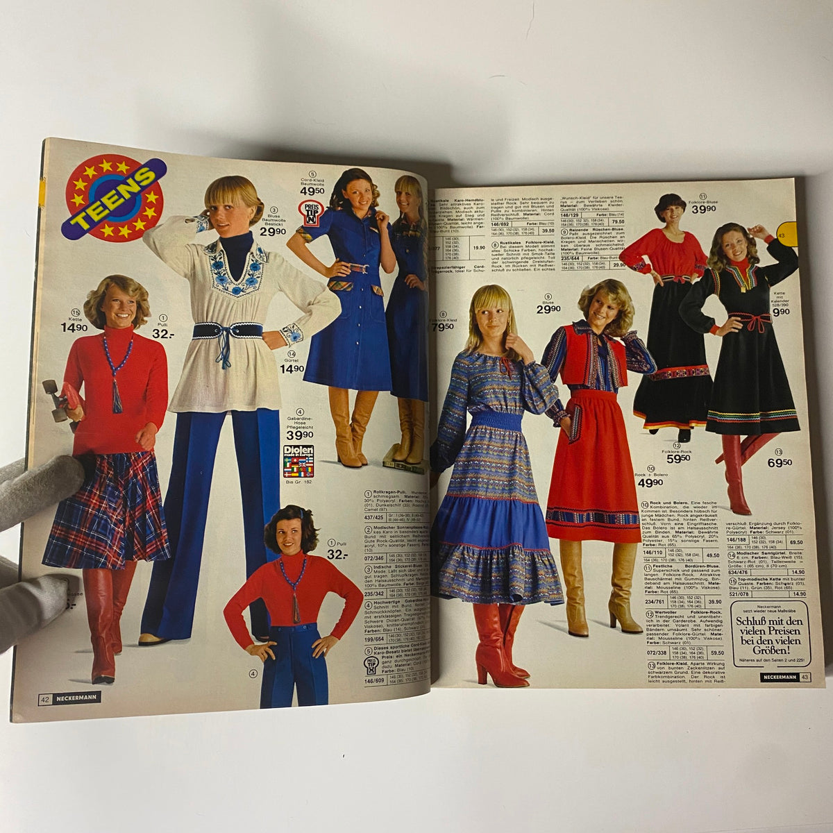 Inside page of the 1977-1978 Neckermann Winter Catalog featuring colorful teen fashion styles and pricing details.