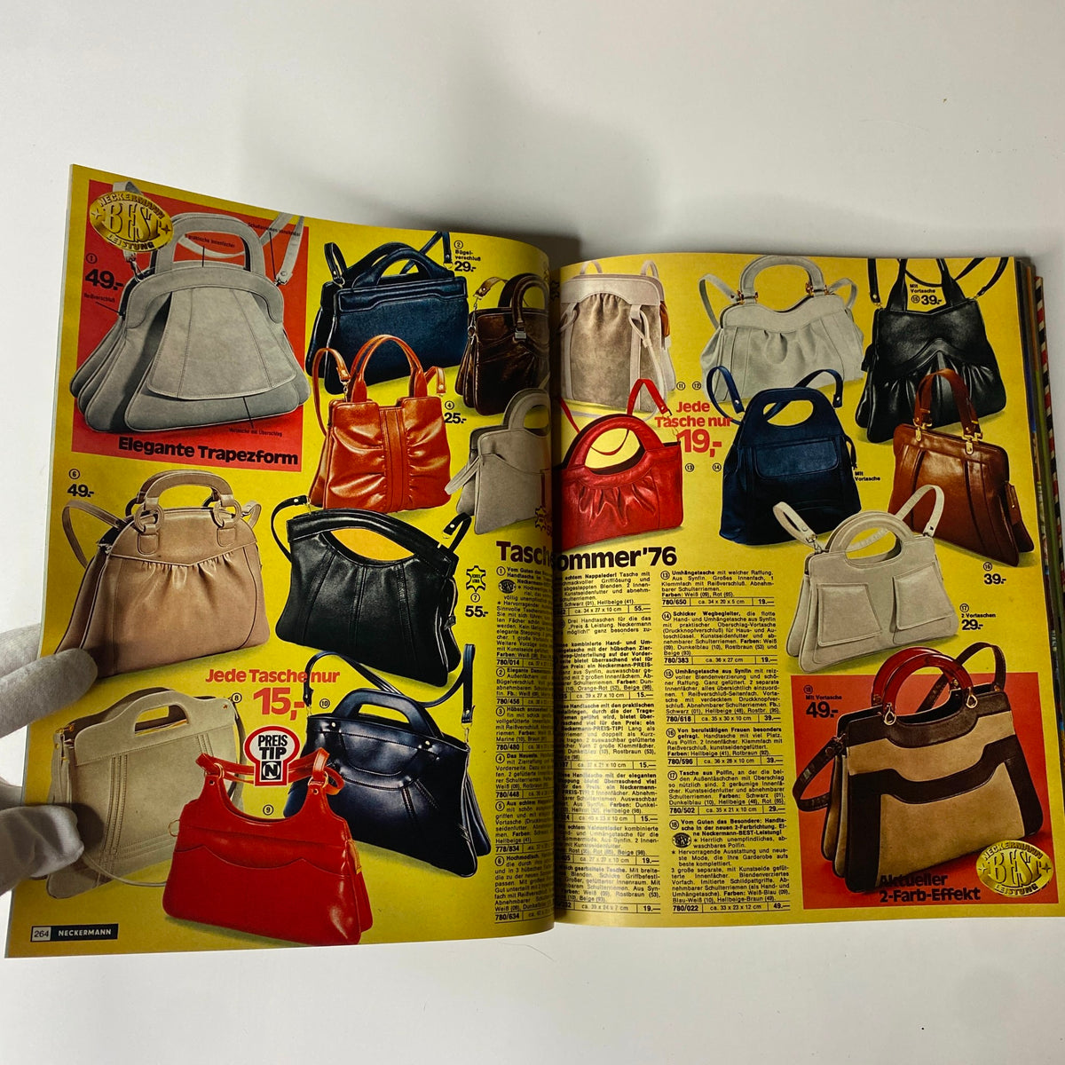 Page from the 1976 Neckermann Summer Catalog presenting a selection of handbags in various styles and colors, highlighting accessories from the summer collection.