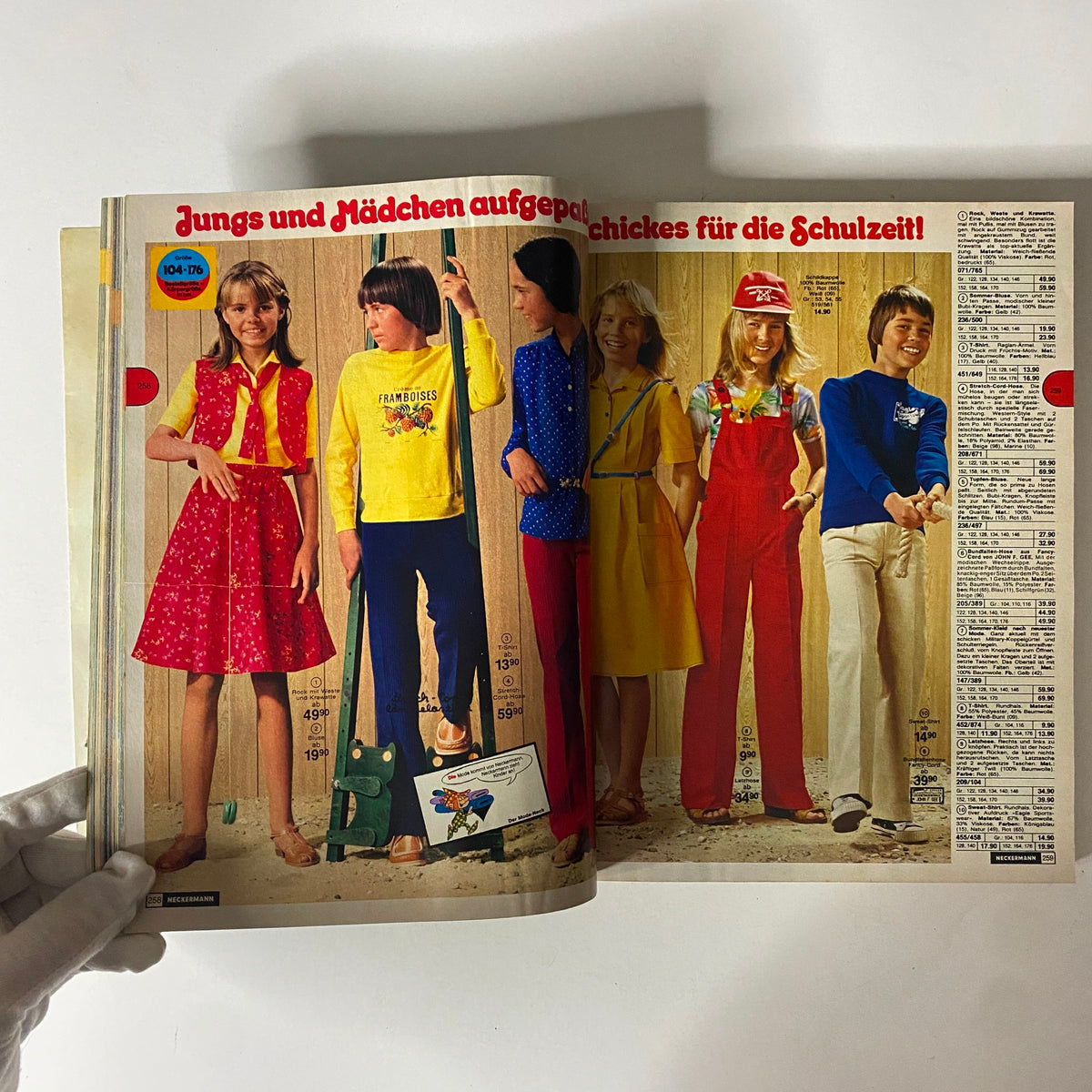 Page from the 1979 Neckermann Sommer Catalog featuring children's clothing styles for both boys and girls, showcasing colorful outfits and playful presentation.
