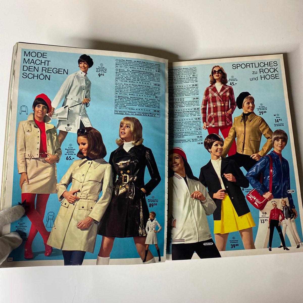 Interior pages of the 1970 Neckermann Summer Catalog featuring a variety of women’s summer fashion including coats, dresses, and stylish ensembles from the era.