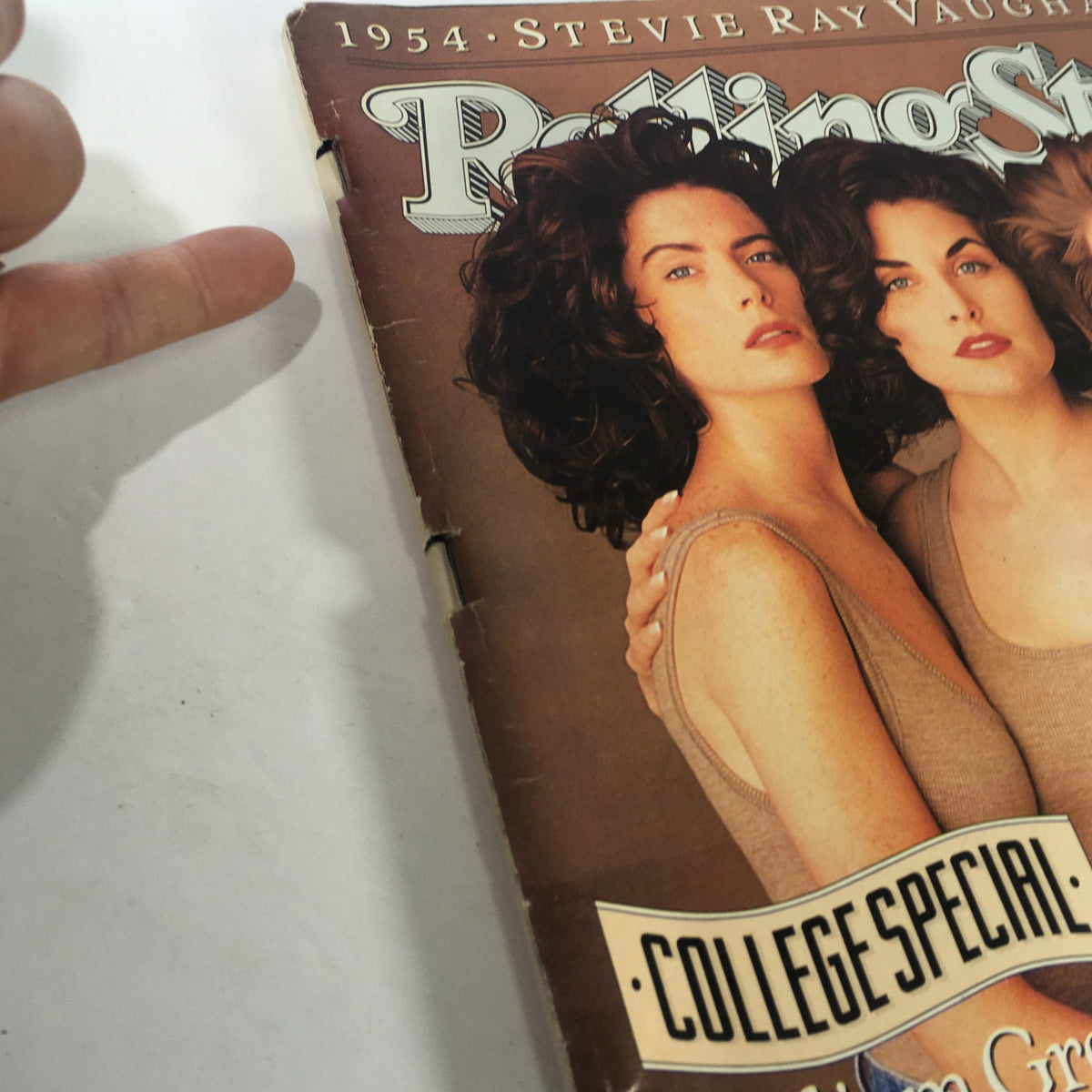 Close-up view of the VTG Rolling Stone Magazine October 4, 1990 cover showcasing actresses Lara Flynn Boyle and Sherilyn Fenn.