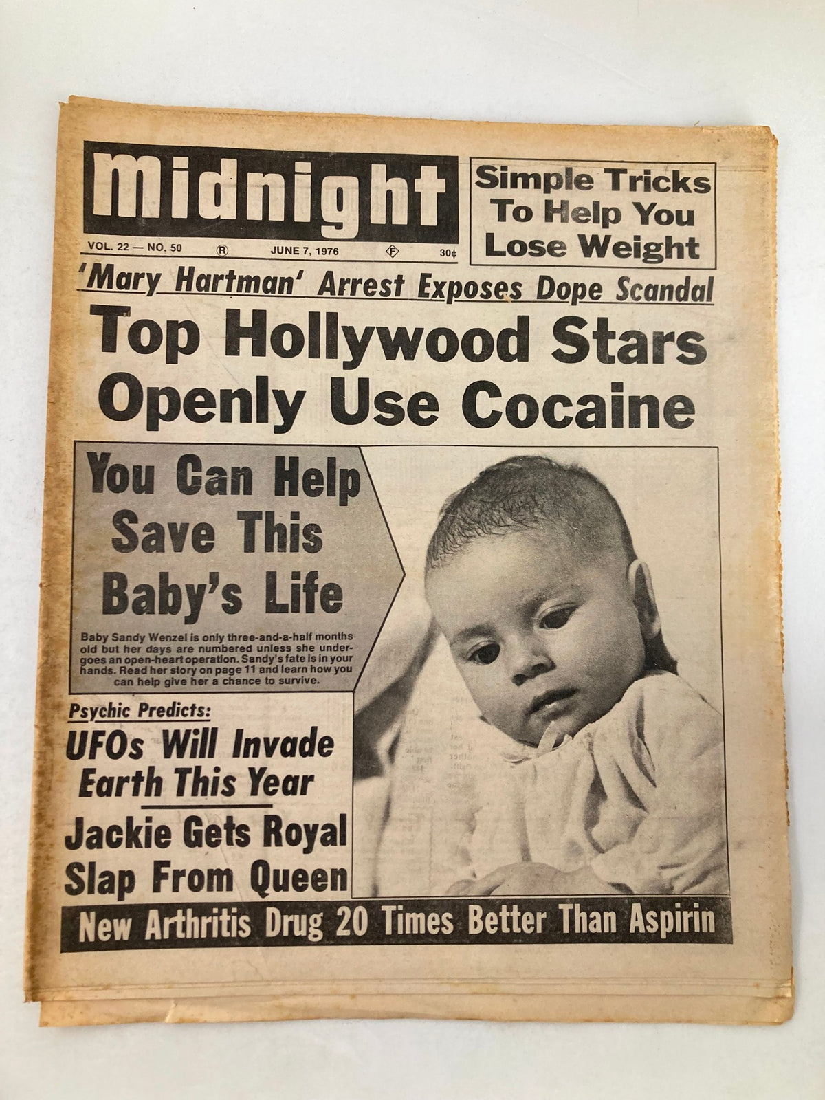 Cover of Midnight Tabloid June 7 1976 Vol 22 #50 featuring headline 'Mary Hartman Arrest Exposes Dope Scandal' with a young child and subheadline about Hollywood stars using cocaine.