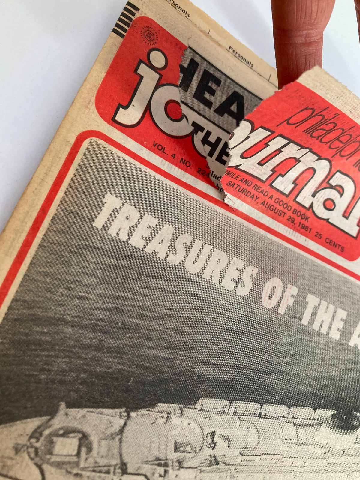 Close-up of the Philadelphia Journal tabloid, Vol 4 #224, highlighting the 'Treasures of the Andrea Doria' alongside the headline regarding Hinckley.