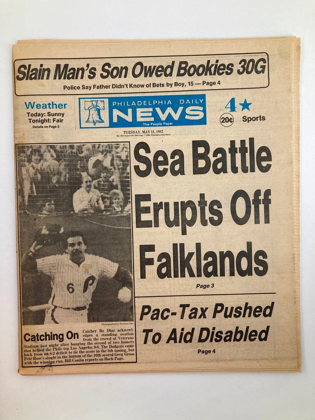 Philadelphia Daily News Tabloid from May 11, 1982, featuring headline 'Sea Battle Erupts Off Falklands' and news about disabled aid, along with MLB 76ers Catcher Bo Diaz photo.
