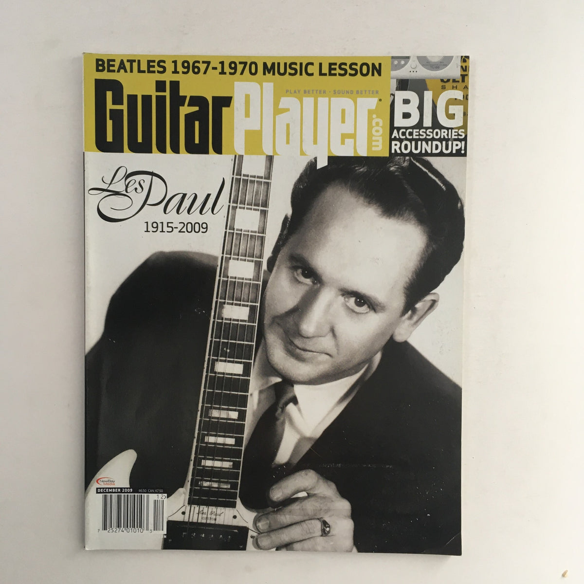 Guitar Player Magazine December 2009 featuring Les Paul, highlighting a Beatles music lesson and celebrating Les Paul's legacy from 1915 to 2009. The cover art includes a black and white photo of a musician holding a guitar.