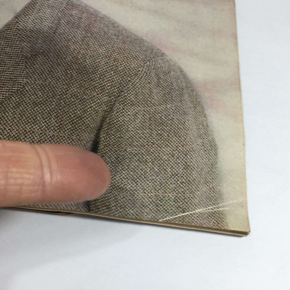 Detailed view of the covering texture of the VTG Sports Illustrated Magazine January 5 1959, emphasizing the condition of the magazine and its vintage features.