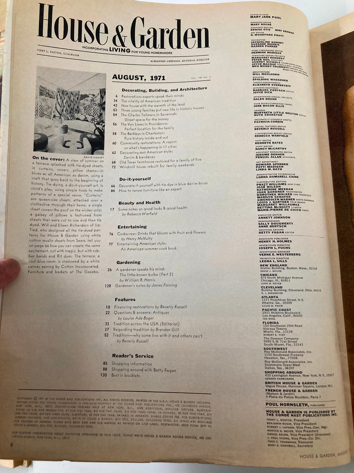 Interior page of the VTG House & Garden Magazine August 1971 displaying the contents with articles on DIY projects, home decor, and entertaining tips.