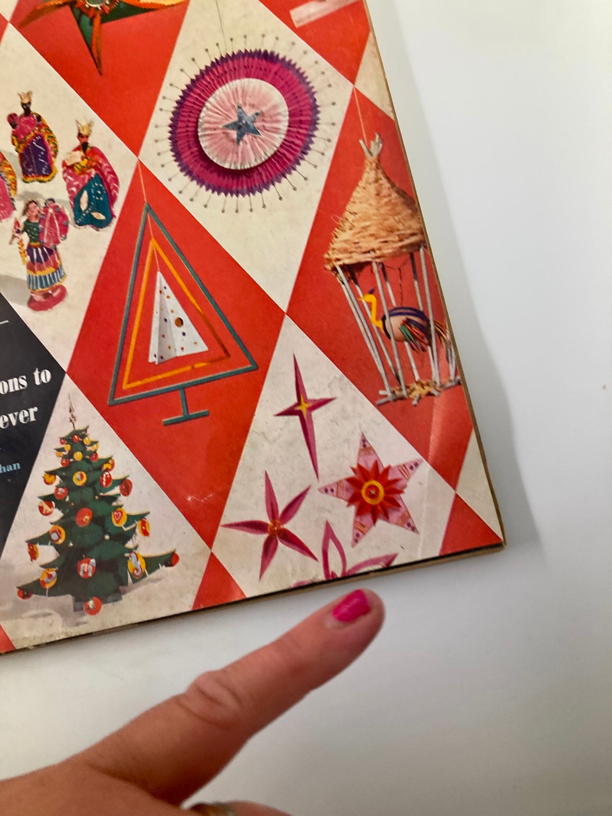 Cover design of the VTG Better Homes & Garden Magazine December 1954 featuring festive decorations and creative ideas, titled 'Make Decorations to Treasure'.