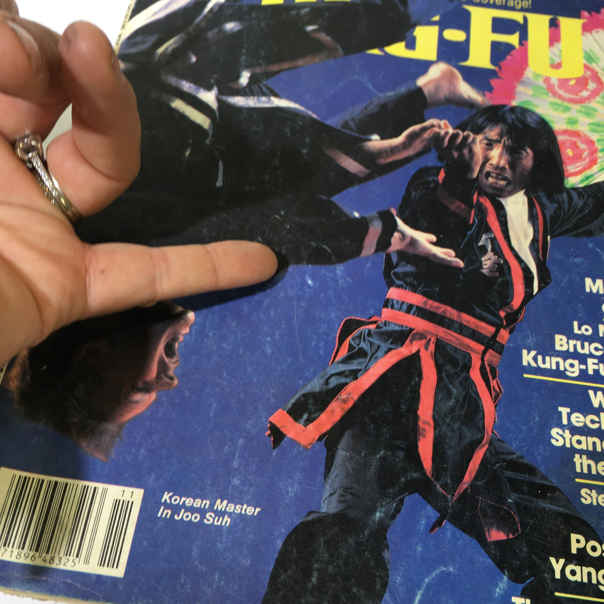 Cover of the VTG Inside Kung Fu Magazine from November 1986 featuring Korean Master In Joo Suh, showcasing martial arts action and techniques, perfect for collectors.