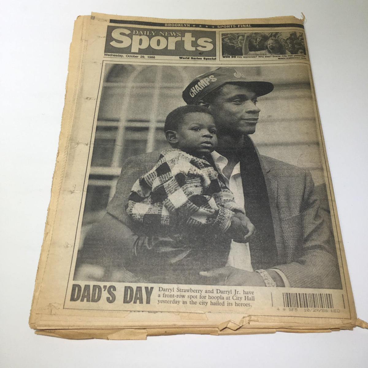 Darryl Strawberry with his son Darryl Jr. featured on the front page of the October 29, 1986 New York Daily News under the headline 'DAD'S DAY'.