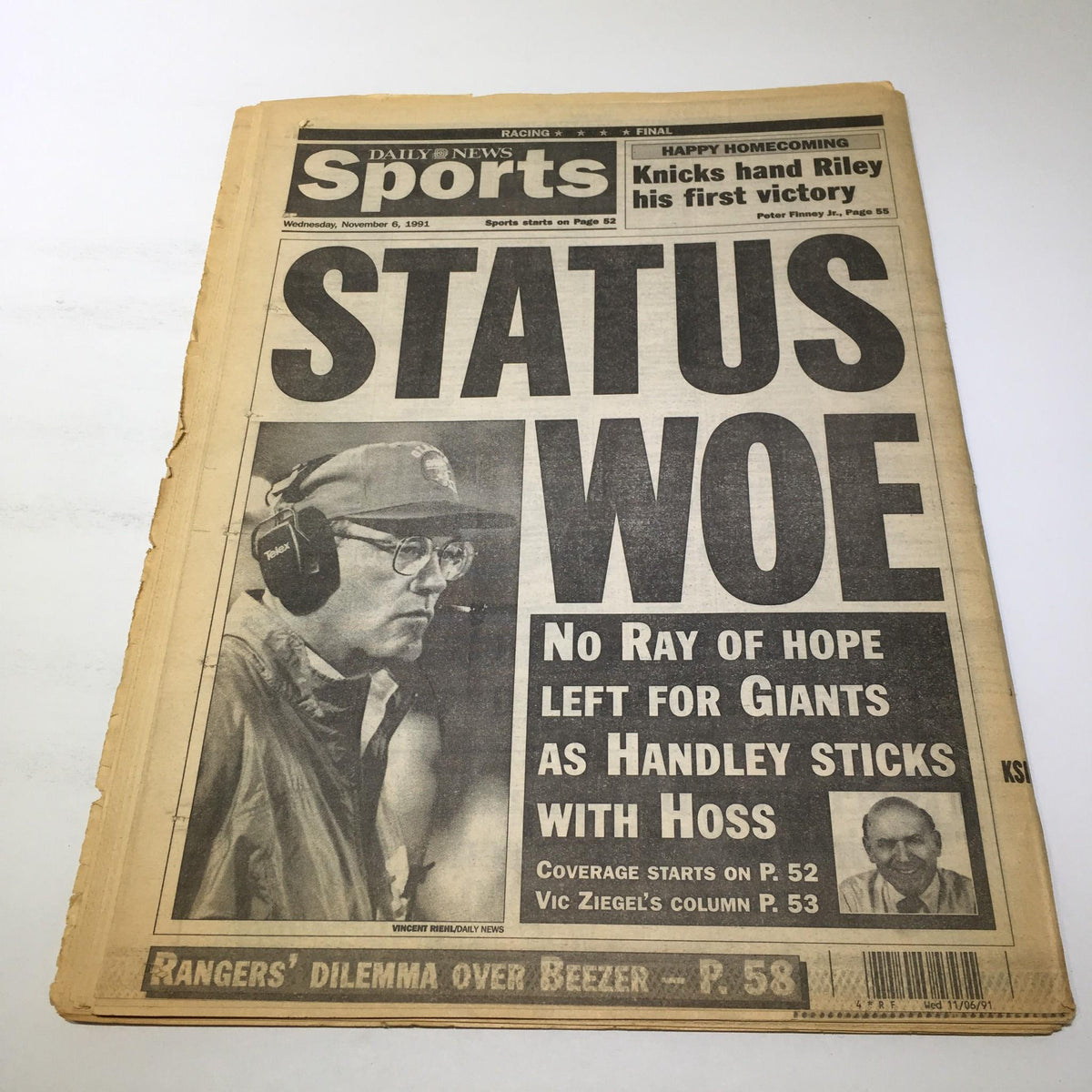 Featured cover of the November 6, 1991 NY Daily News sports section with the headline 'STATUS WOE,' related to sports events alongside a tribute to Robert Maxwell, 1923-1991.