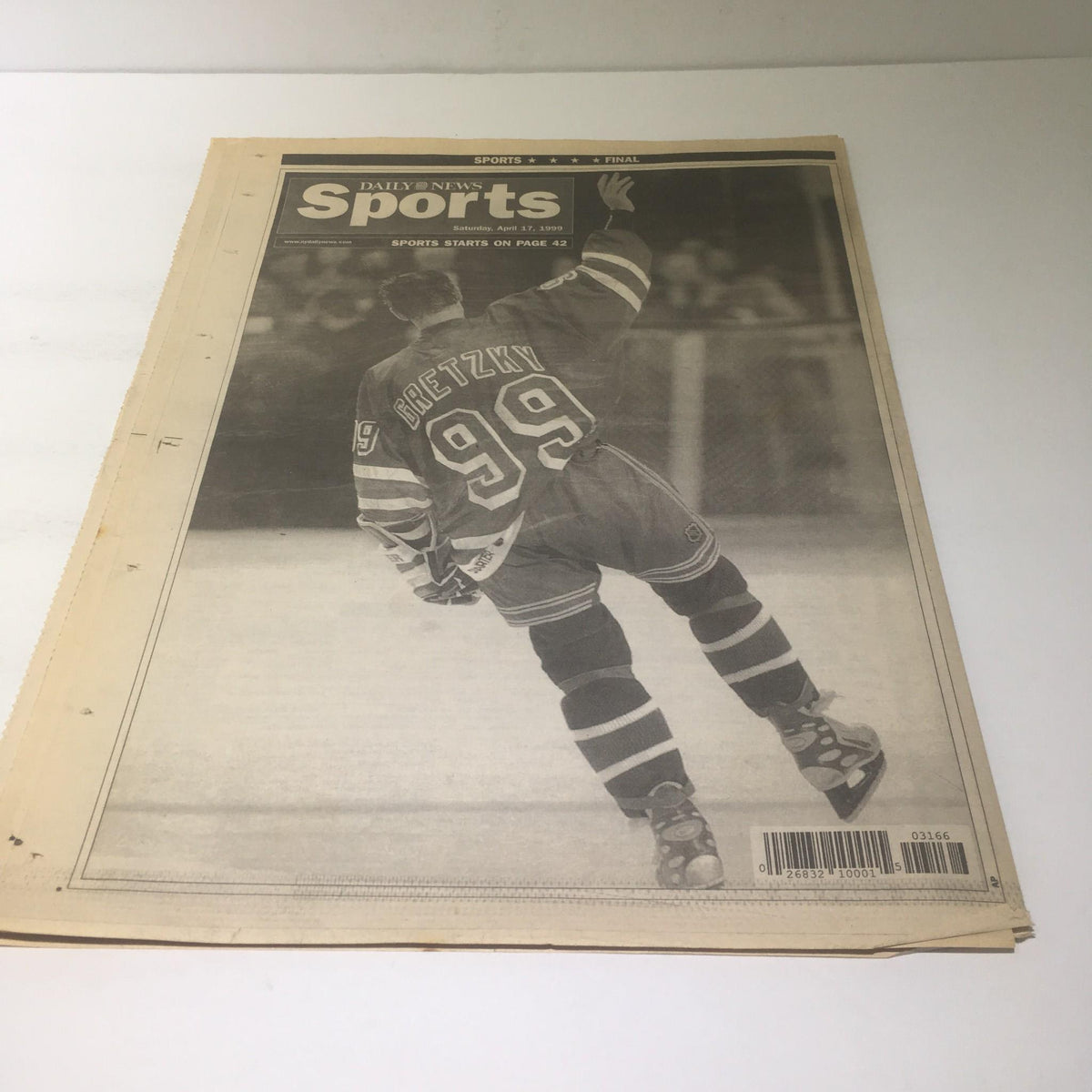 NY Daily News: April 17 1999, Secret Chat in Jail - back page highlights sports section with a focus on Wayne Gretzky, prominently featuring the number 99.