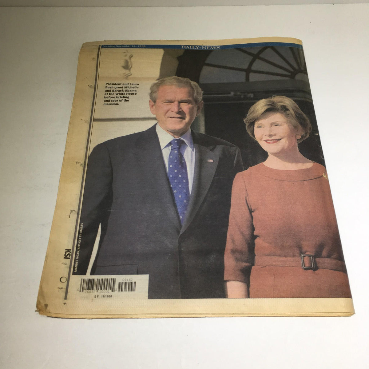 New York Daily News cover featuring President George W. Bush and Laura Bush during a warm White House reception. Date: 11/11/08. Good condition with minor wear.