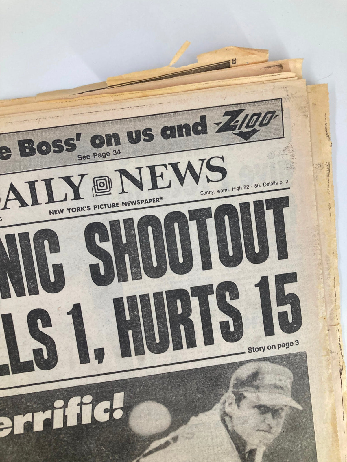 VTG Daily News Newspaper August 5 1985 featuring headline 'Electronic Shootout Fails 1, Hurts 15' showcasing a vintage report about sports news.