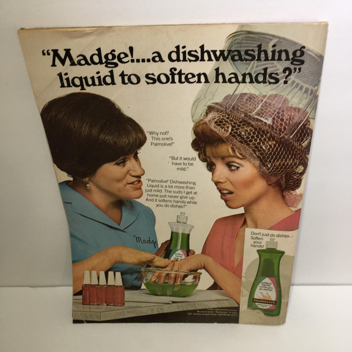 Back cover of the Family Circle Magazine October 1969 featuring a Palmolive dishwashing liquid advertisement with two women.