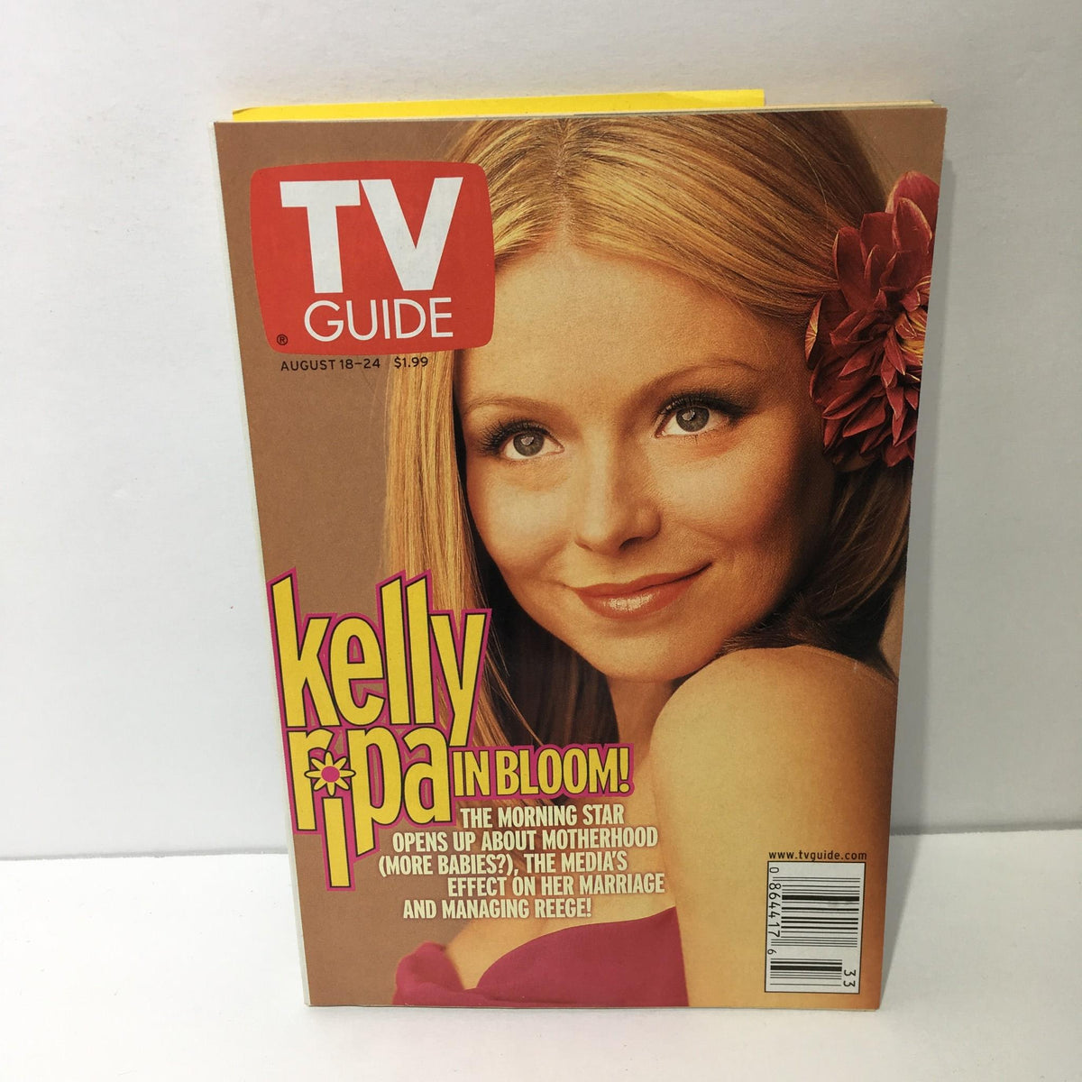 TV Guide cover from August 18-24, 2001 featuring Kelly Ripa in Bloom! This edition highlights her views on motherhood and media.