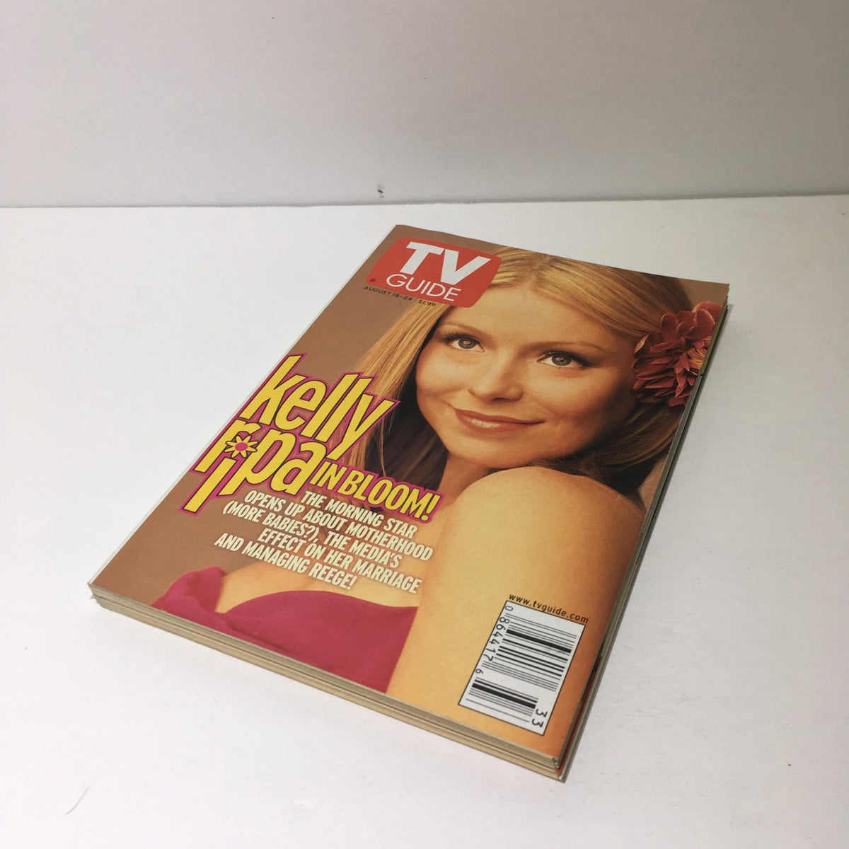 Cover of TV Guide magazine for the week of August 18-24, 2001, featuring Kelly Ripa titled 'Kelly in Bloom!' The magazine showcases the popular television star with a floral accent, capturing her beauty and charm.