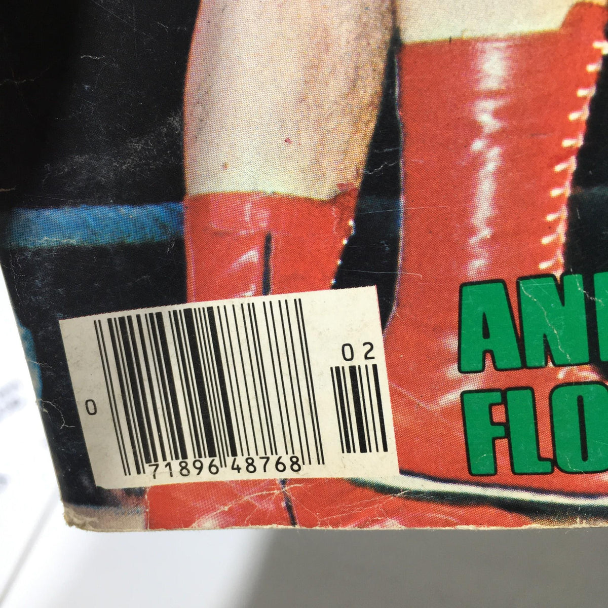 Bar code and spine details of the Wrestling 1976 Annual #2 magazine, highlighting its vintage character.
