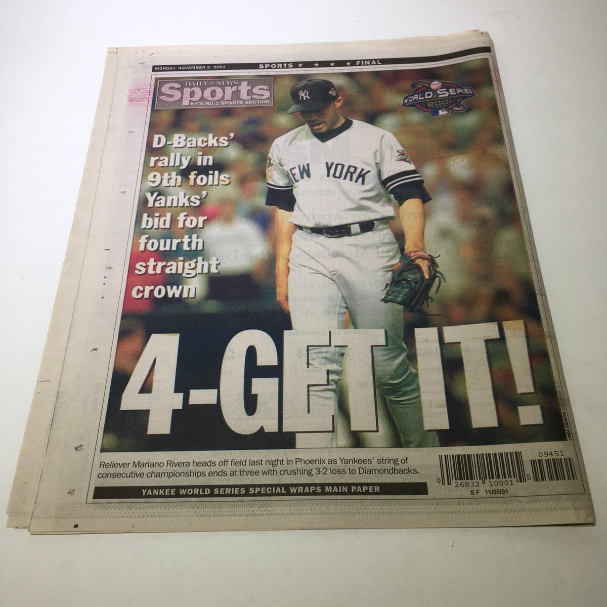 NY Daily News 11/5/01: Front cover image featuring Yankees pitcher Mariano Rivera, related to the article 'End of An Era: Yanks Incredible Series Run Dies in Desert'.