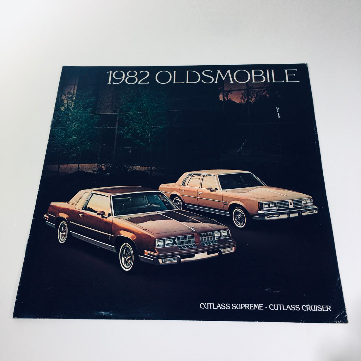 1982 Oldsmobile Cutlass Supreme & Cutlass Cruiser brochure cover featuring the classic designs of both models, showcasing their vintage appeal and automotive heritage.