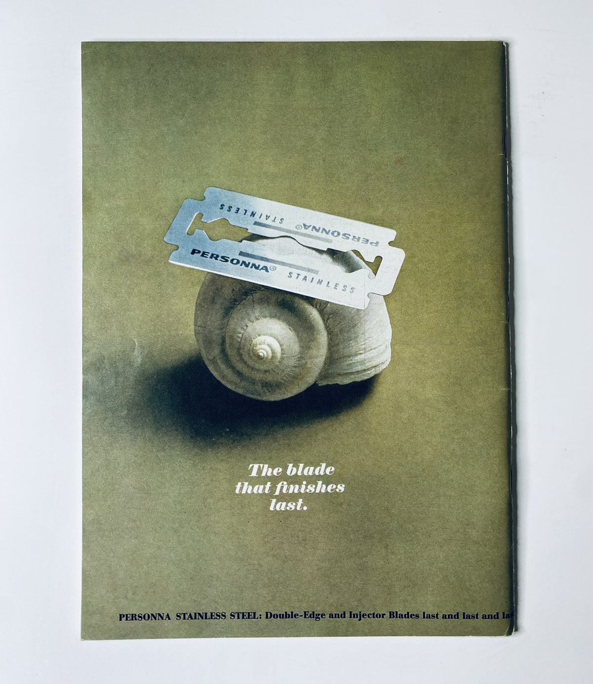 Back cover of The New Yorker Magazine August 7, 1965 featuring an advertisement for Persona stainless steel blades with a clam shell.