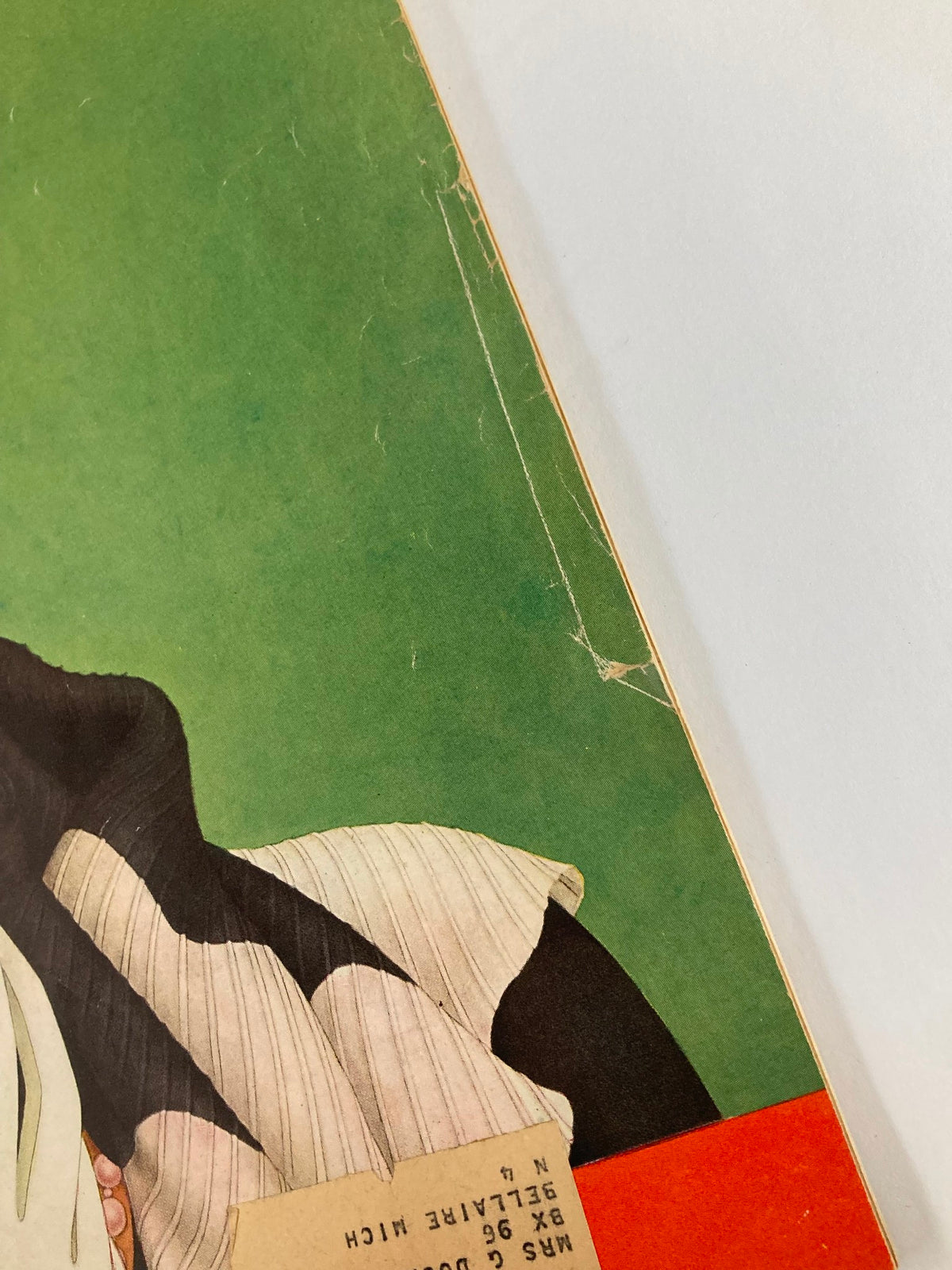 Close-up of the VTG Delineator Magazine cover from September 1932, displaying the title 'Whatever Love Is' by Robert W. Chambers, highlighting a woman in fashionable attire with a background in green.